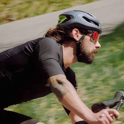 cycliste avec casue Bollé