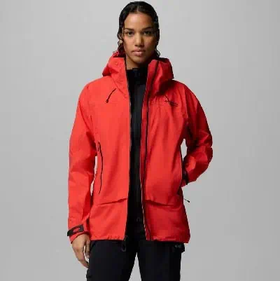 Mannequin officiel Columbia présentant la veste Saudan