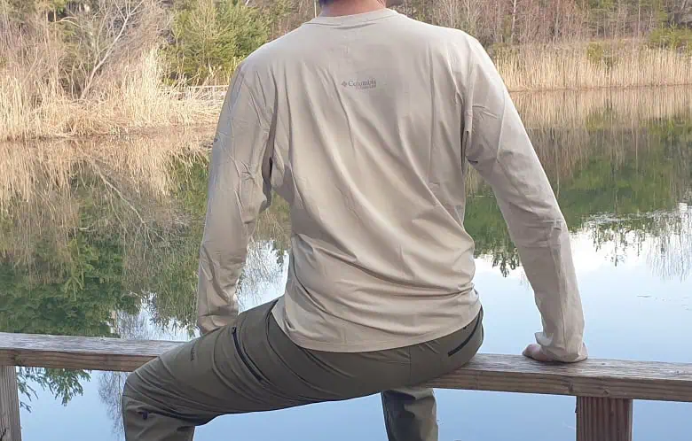 Pause au bord de l'eau pendant l'un des tests de matériel