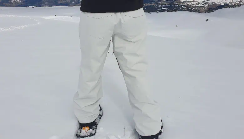 Le pantalon Torque de Capelin Crew pendant le test