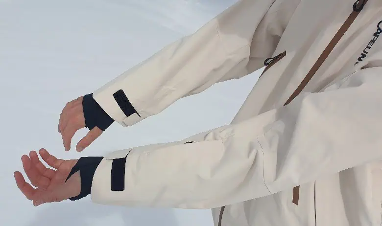 Poignets élastiques avec trous de pouce