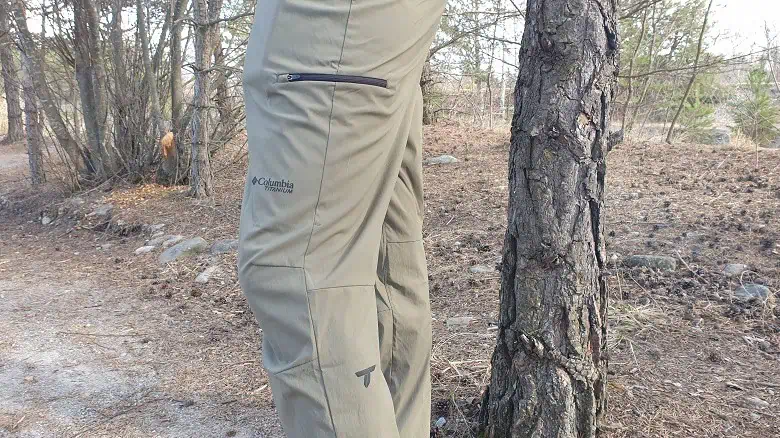 Gros plan sur le pantalon de randonnée Columbia Cosmique Pro