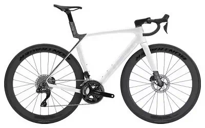 Vélo de montagne pour la performance Trek Madone SL8 Gen 8