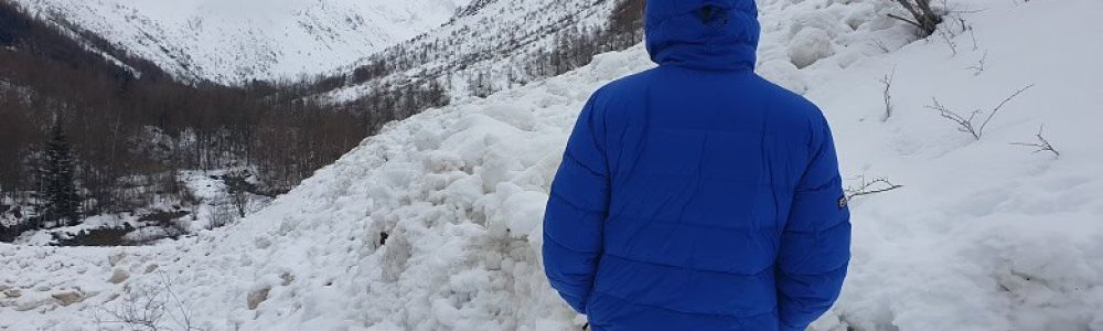DownWool vue de dos devant l'avalanche